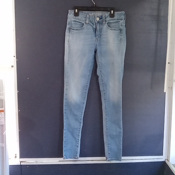 American Eagle Outfitters Denim - GUC American Eagle Outfitters super stretch jegging size 2 faded distres…